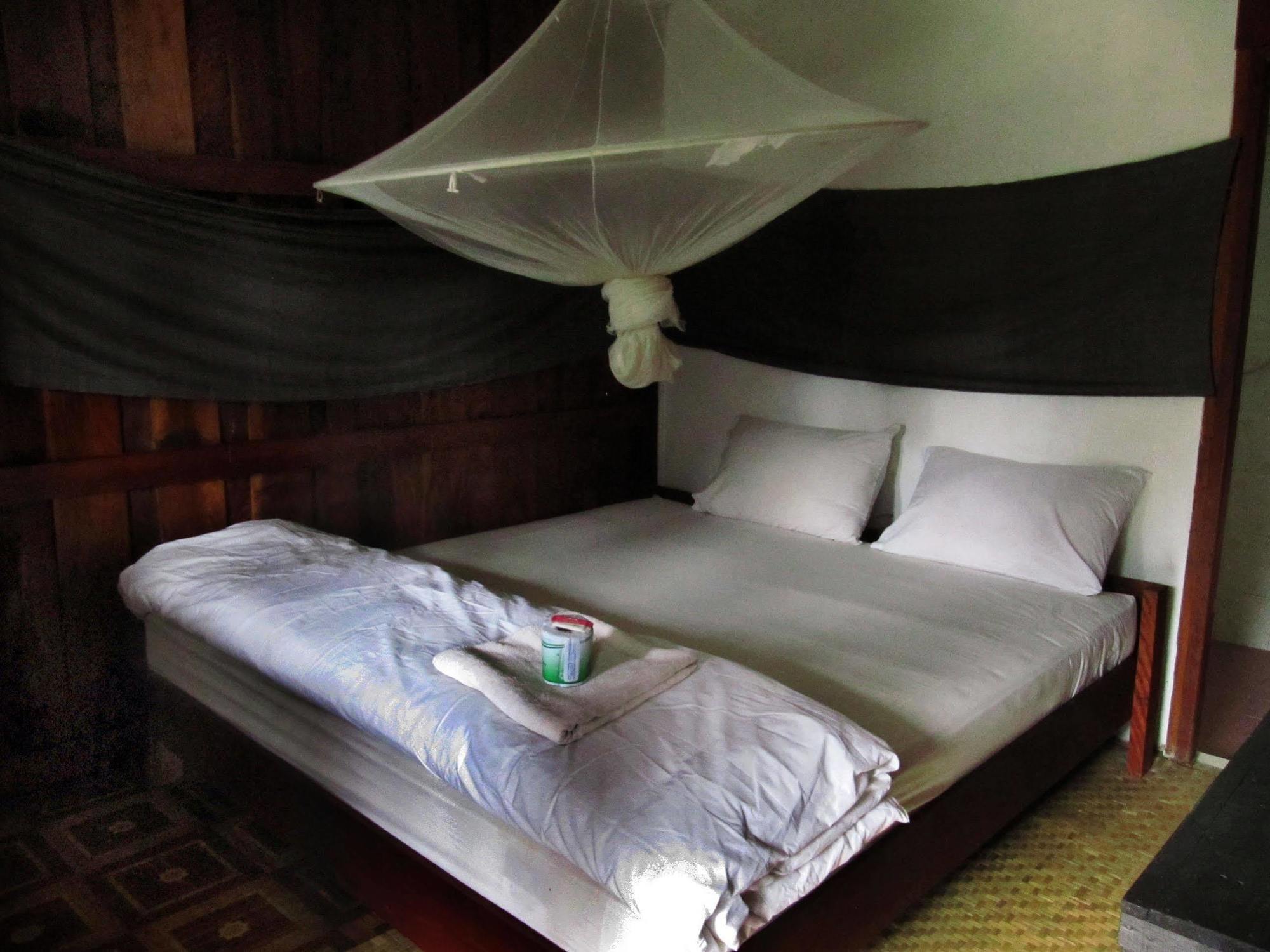 Riverview Bungalows Muang Ngoi Екстериор снимка